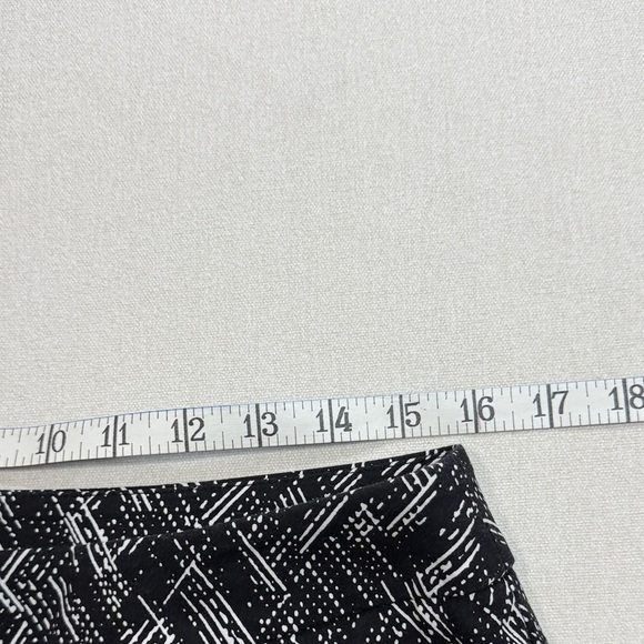 Apt. 9 Black and White Women's Shorts - Picture 3 of 8